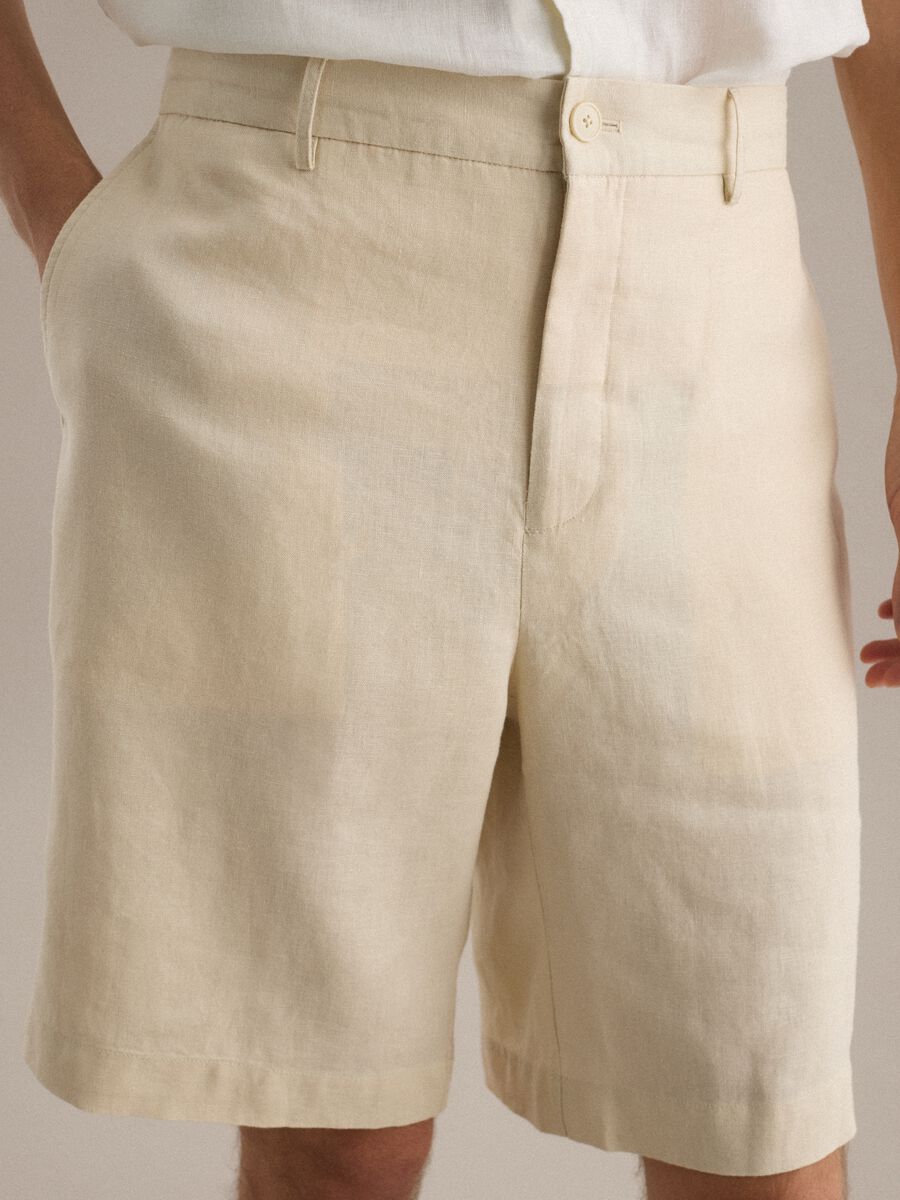 Wei&szlig;e Bermuda-Shorts aus reiner Leinen Regular Fit_3