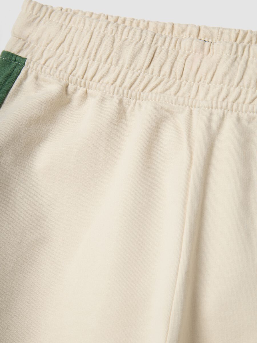 Mehrfarbige Shorts aus reiner Baumwolle im Regular Fit f&uuml;r Jungen_2