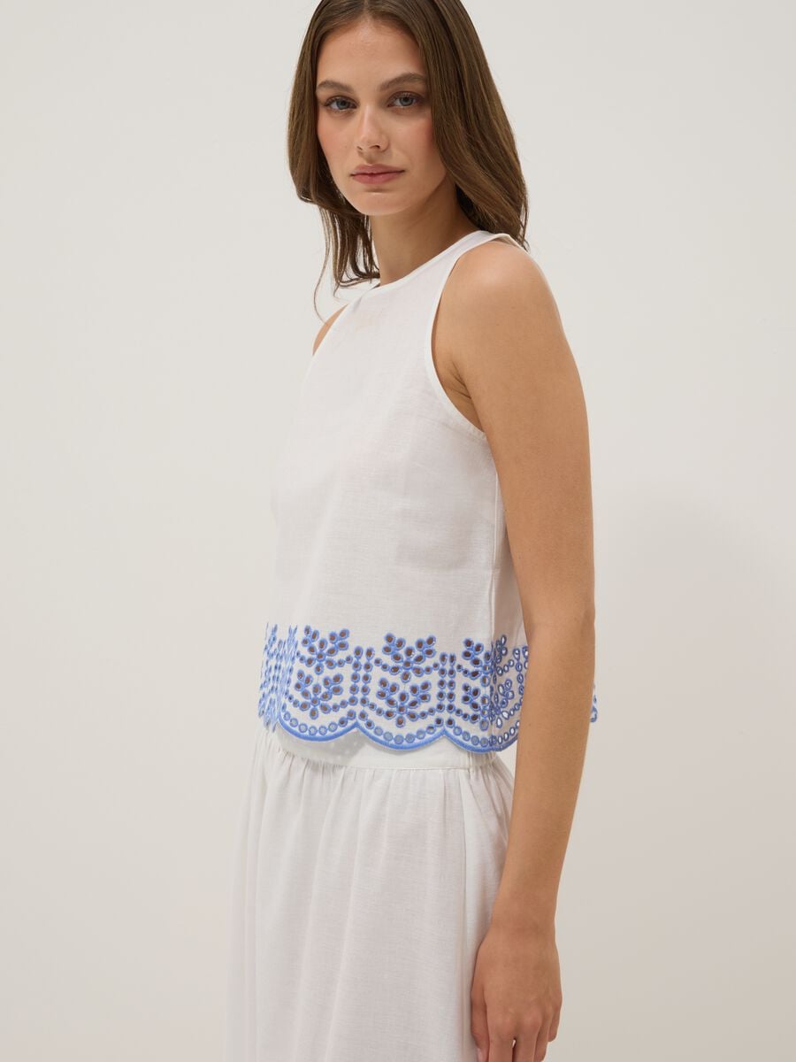 White cotton and linen blend top with embroidery_2
