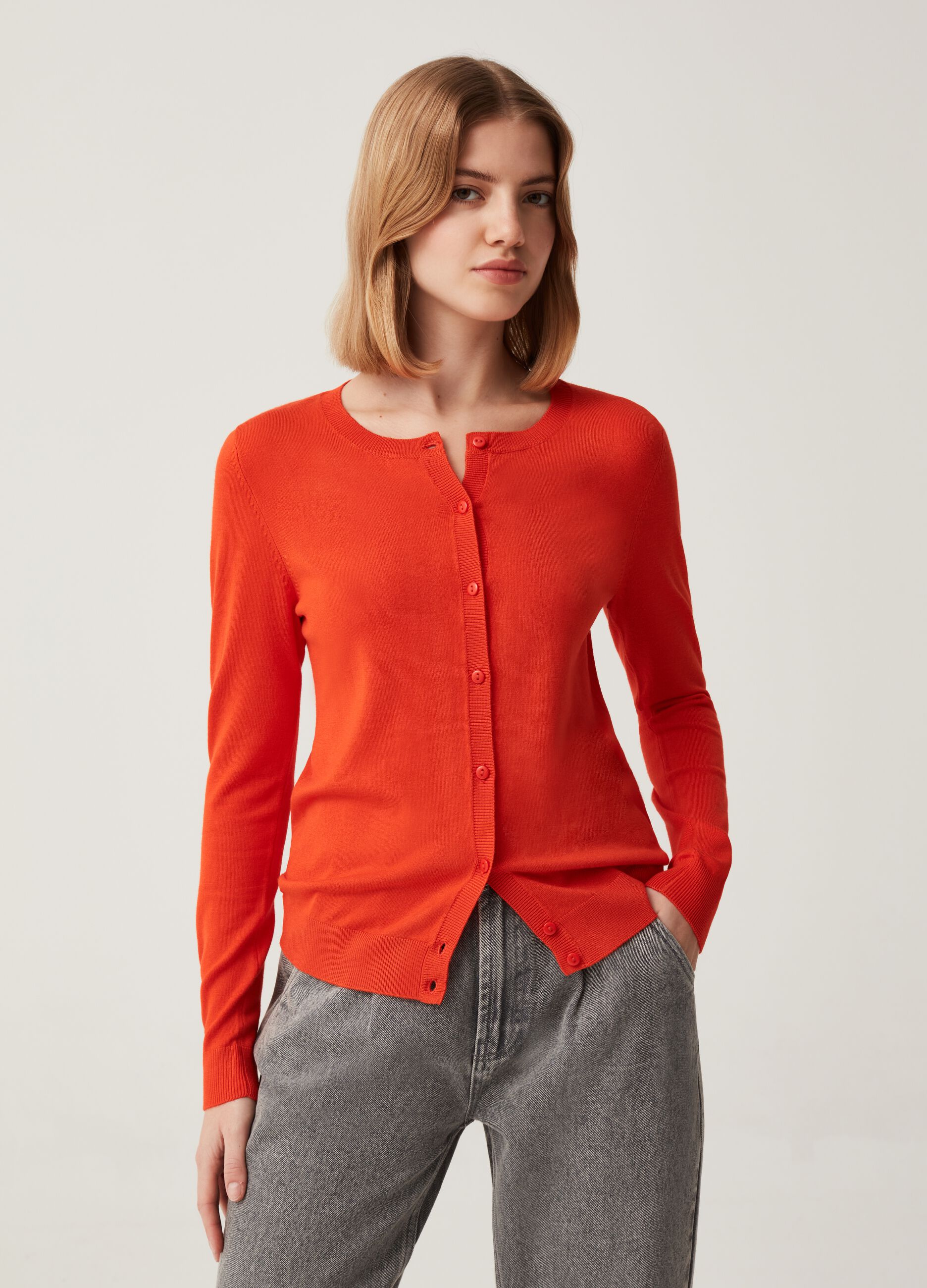 Solid colour cardigan with round neck