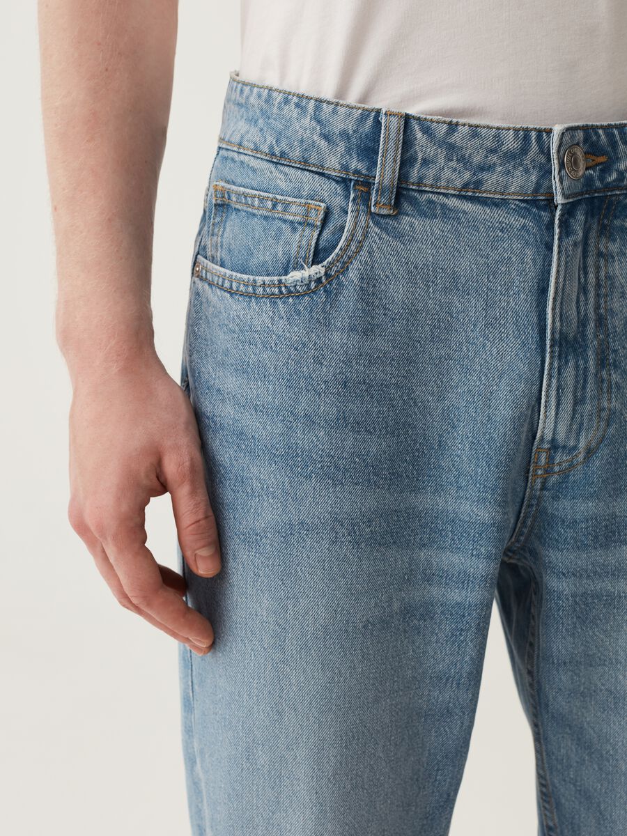 Relaxed-fit jeans with five pockets_3