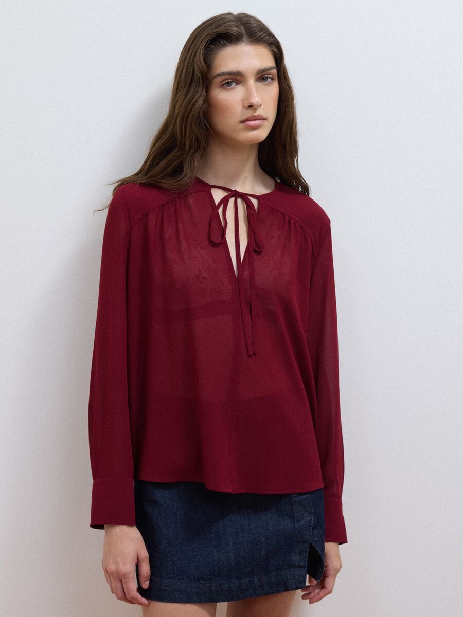 Red regular-fit blouse with V-neck and tie detail_0