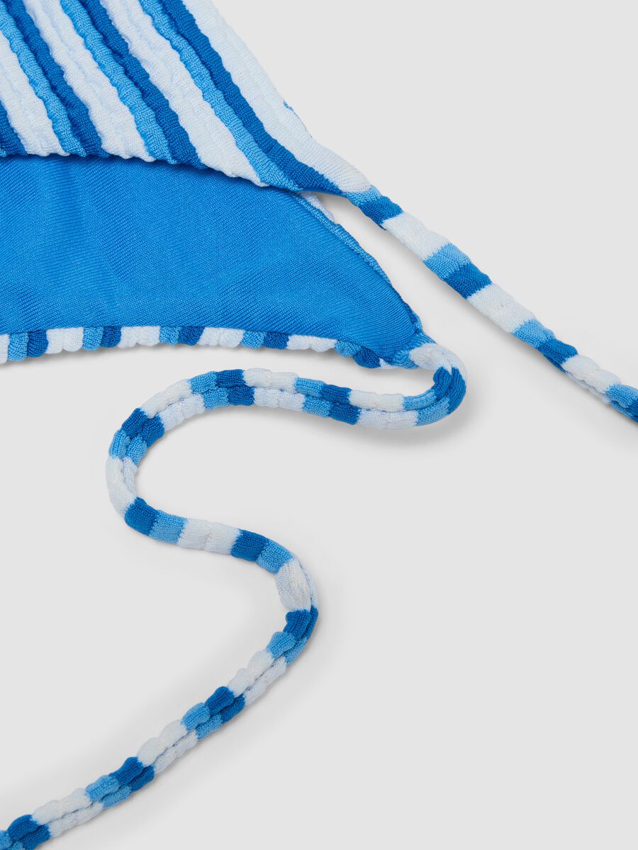 Bas de bikini bleu ray&eacute; en tissu stretch_5