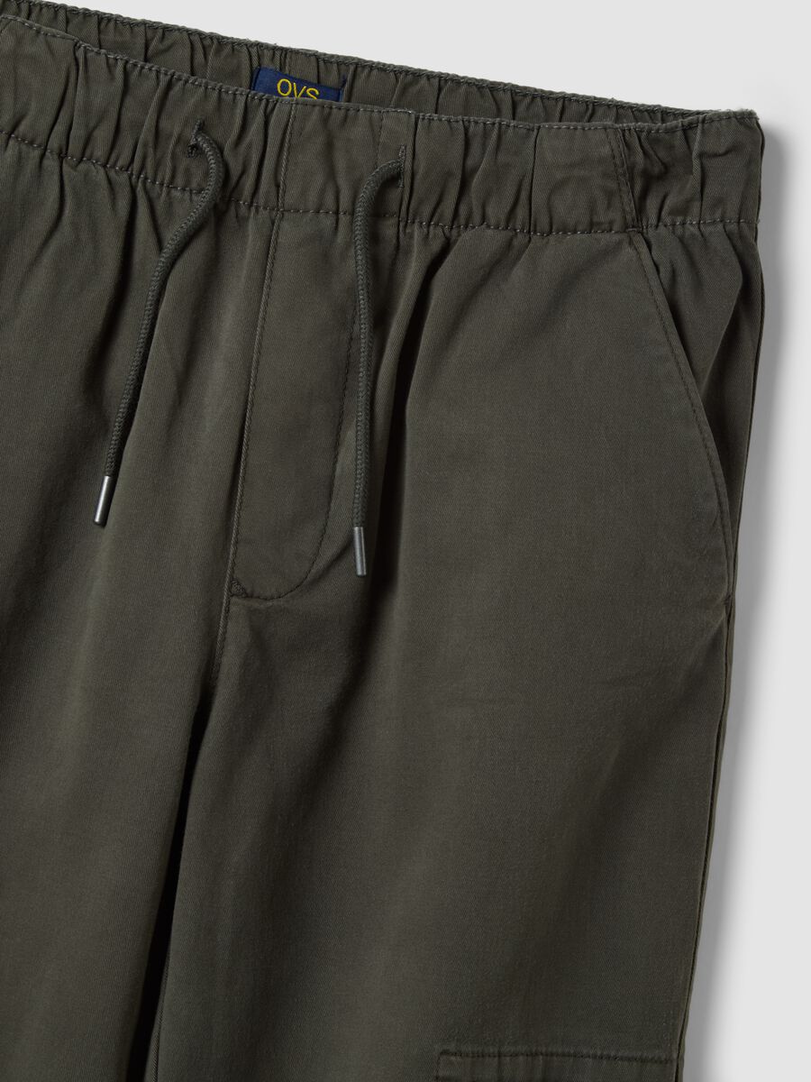 Jogger cargo verdi in cotone elasticizzato_1