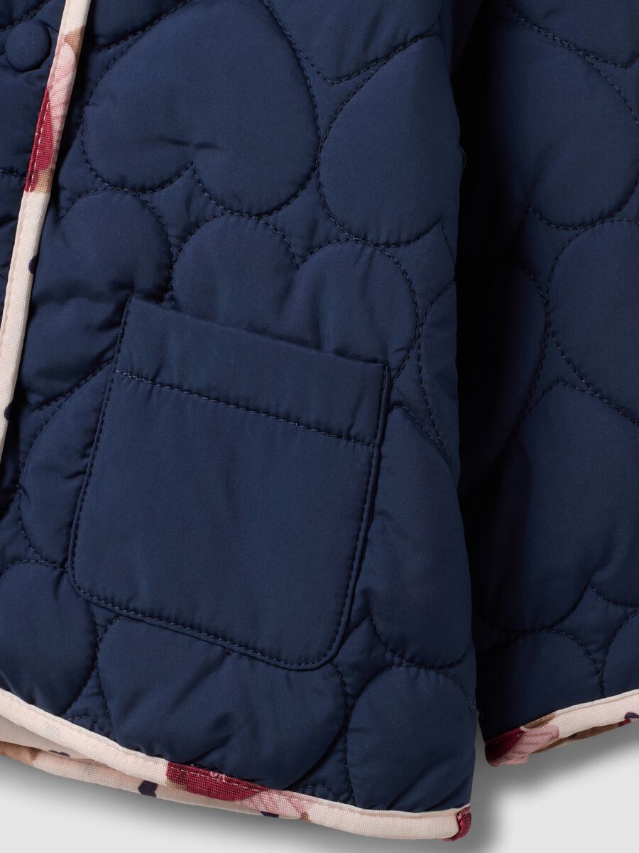 Blaue gesteppte Jacke mit Kapuze und Herzprint f&uuml;r Baby-M&auml;dchen_2