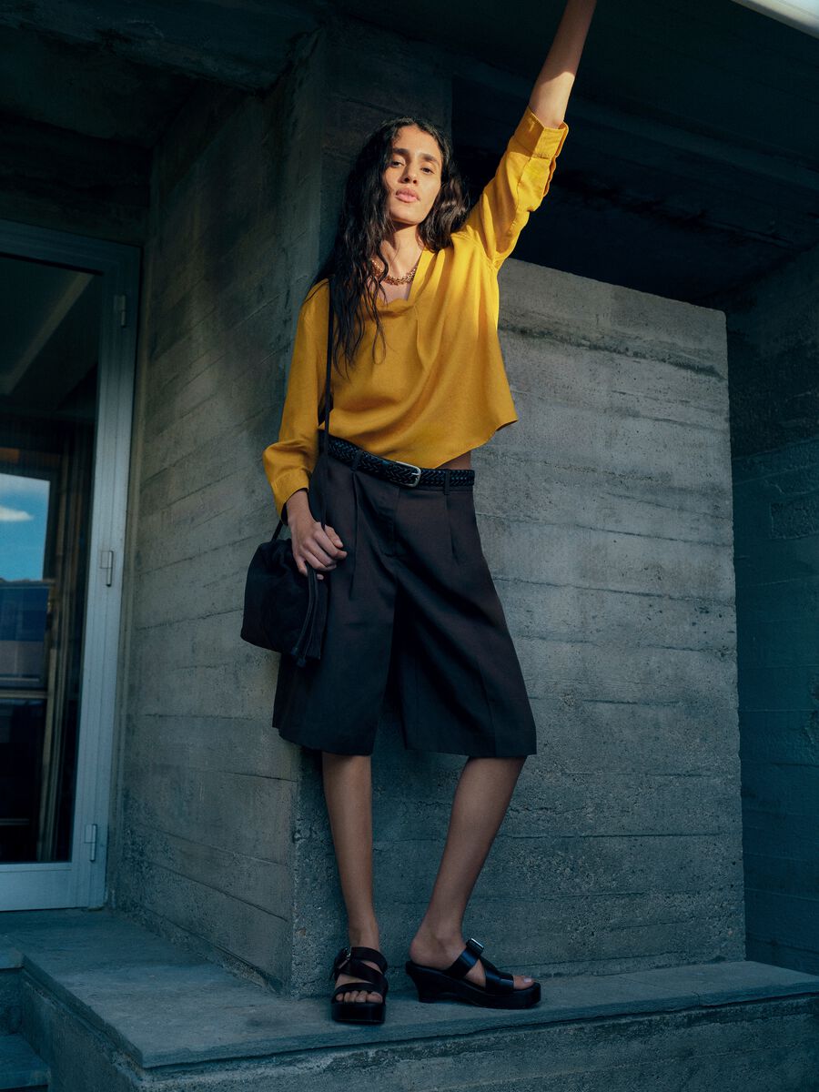 Žuta ko&scaron;ulja regular kroja od mje&scaron;avine lana i viskoze s V-izrezom_0