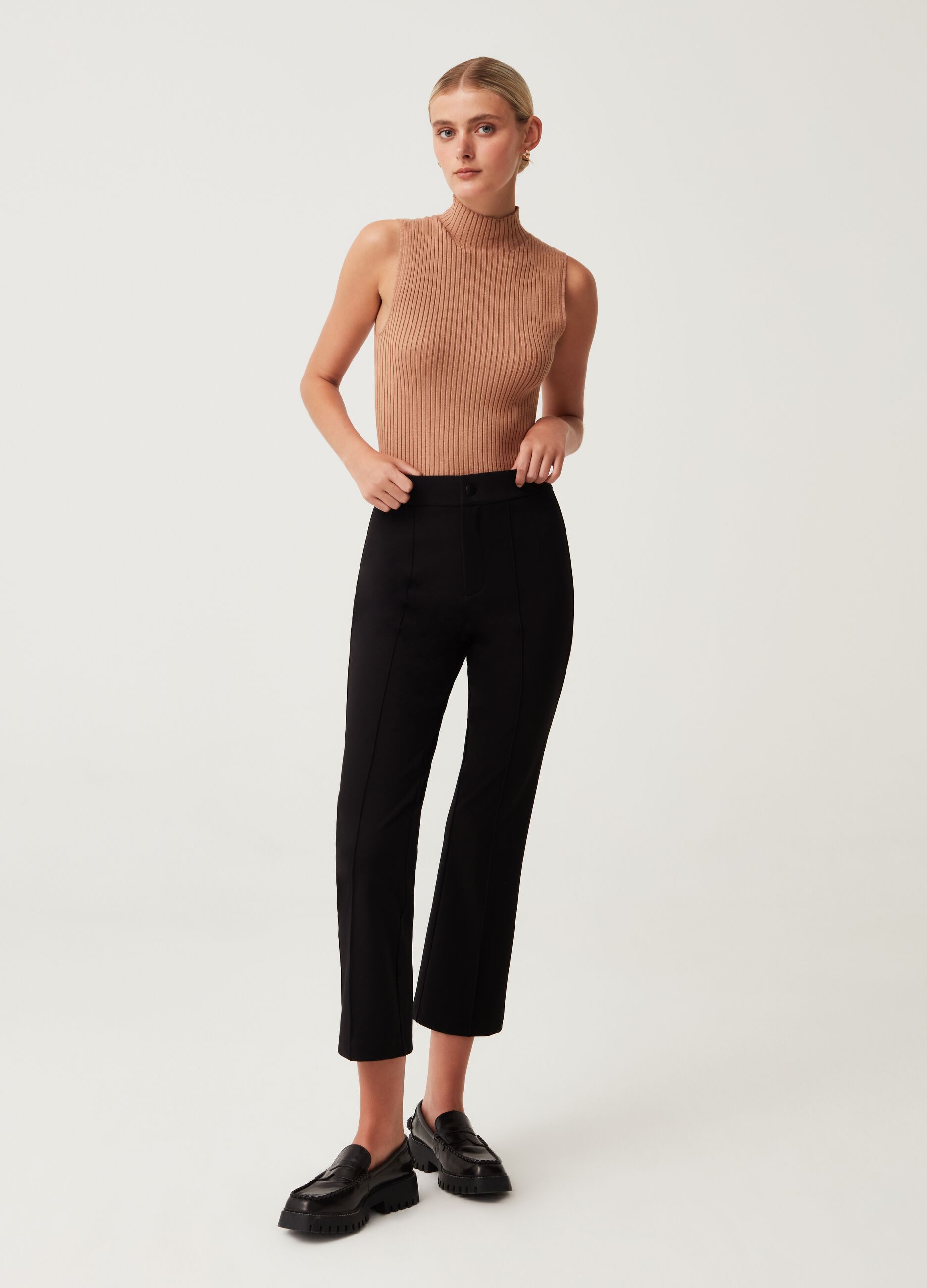 Solid colour crop trousers