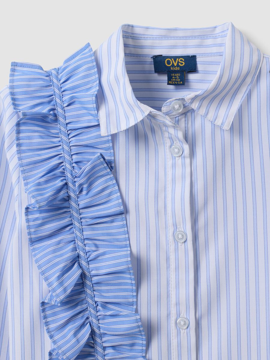 Camicia azzurra a righe con volant e colletto classico per bambina_2