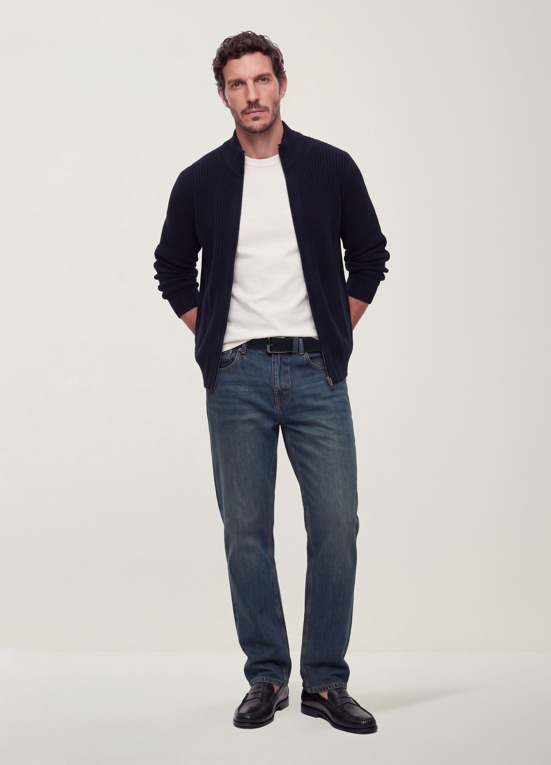 Cardigan azul-marinho em malha canelada com gola e fecho de correr, corte regular
