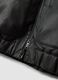 Casaco preto cropped com fecho e bolsos com pala, corte oversized_5