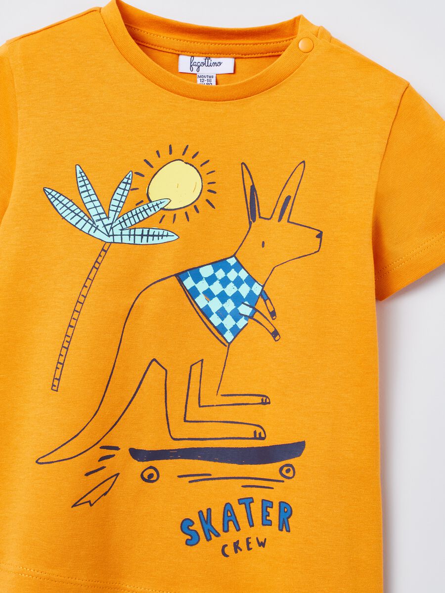 Cotton T-shirt with kangaroo skater print_1