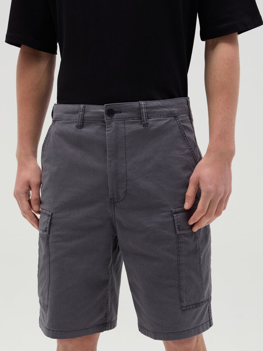 Stretch cargo Bermuda shorts with ripstop weave_1