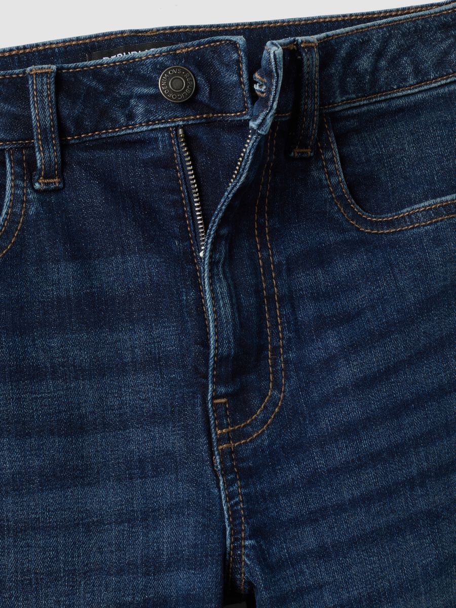 Blaue Flare-Jeans aus Stretch-Baumwolle_5