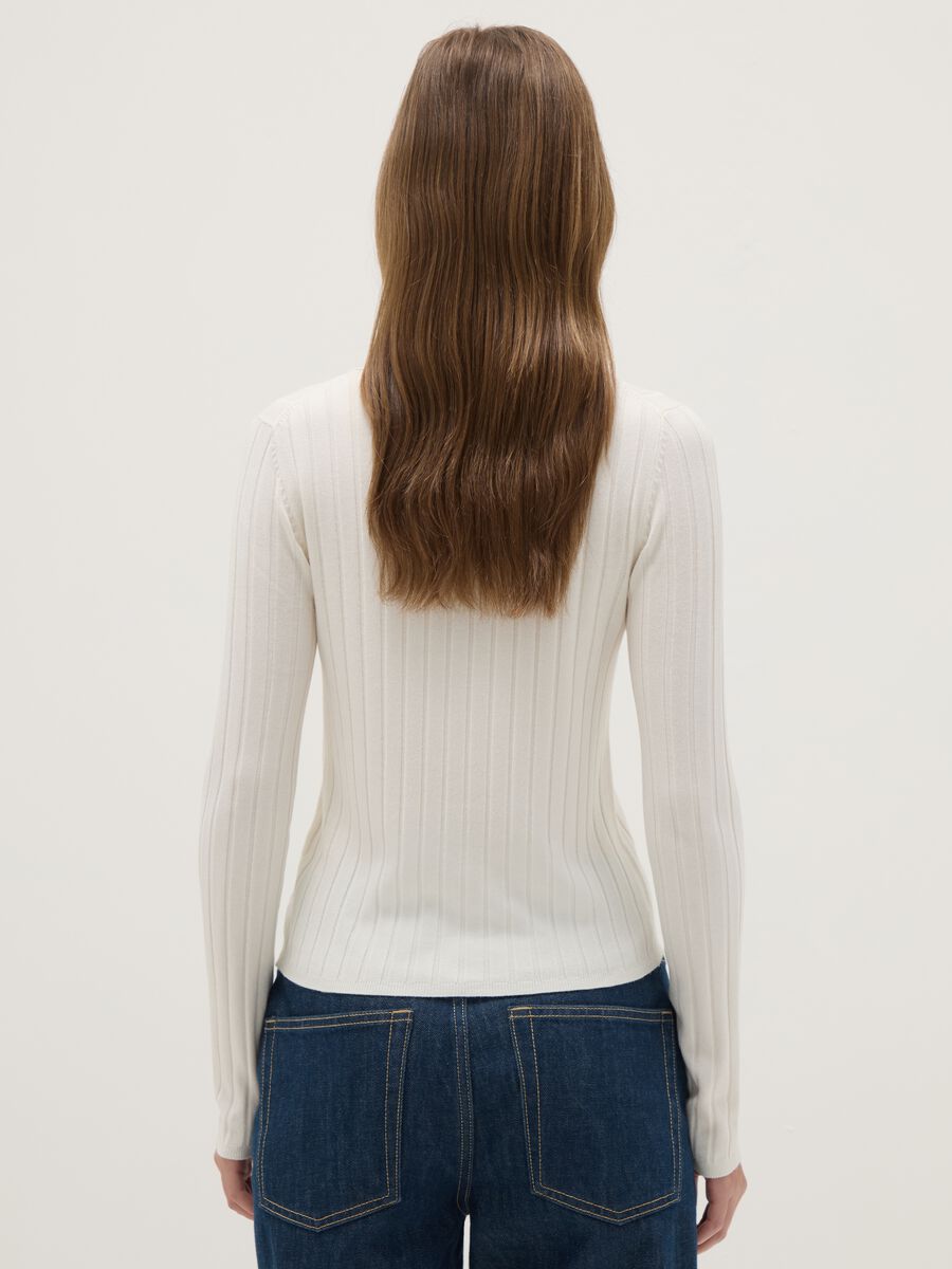 Slim fit white ribbed cardigan with polo collar_2