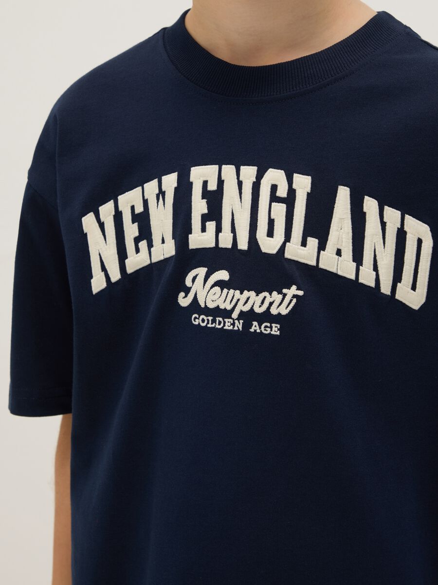 &Mu;&pi;&lambda;&epsilon; &mu;&pi;&lambda;&omicron;&upsilon;&zeta;ά&kappa;&iota; &gamma;&iota;&alpha; &alpha;&gamma;ό&rho;&iota;&alpha; &alpha;&pi;ό &kappa;&alpha;&theta;&alpha;&rho;ό &beta;&alpha;&mu;&beta;ά&kappa;&iota;, &chi;&alpha;&lambda;&alpha;&rho;ή &epsilon;&phi;&alpha;&rho;&mu;&omicron;&gamma;ή &mu;&epsilon; &sigma;&tau;ά&mu;&pi;&alpha;_2