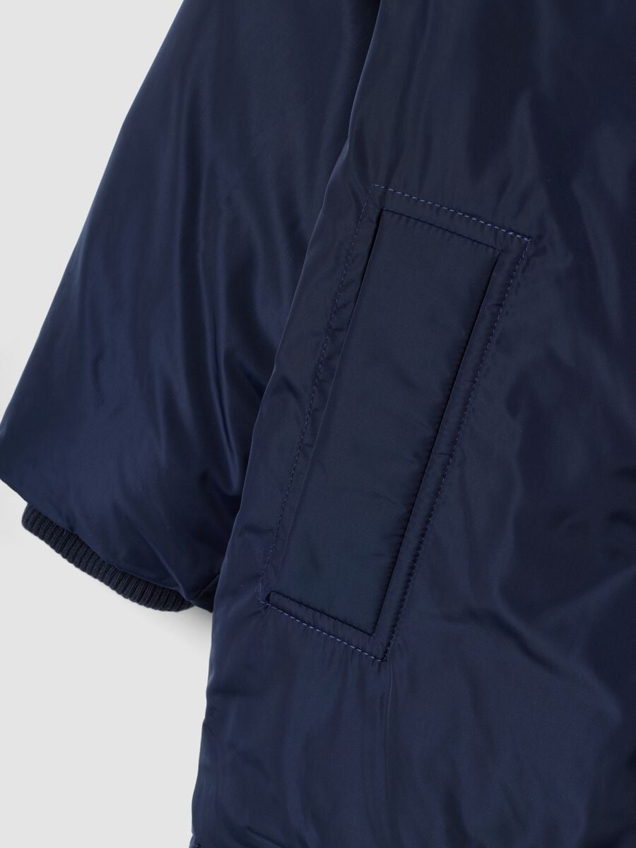 Navyblaue wattierte Jacke mit Kapuze_3