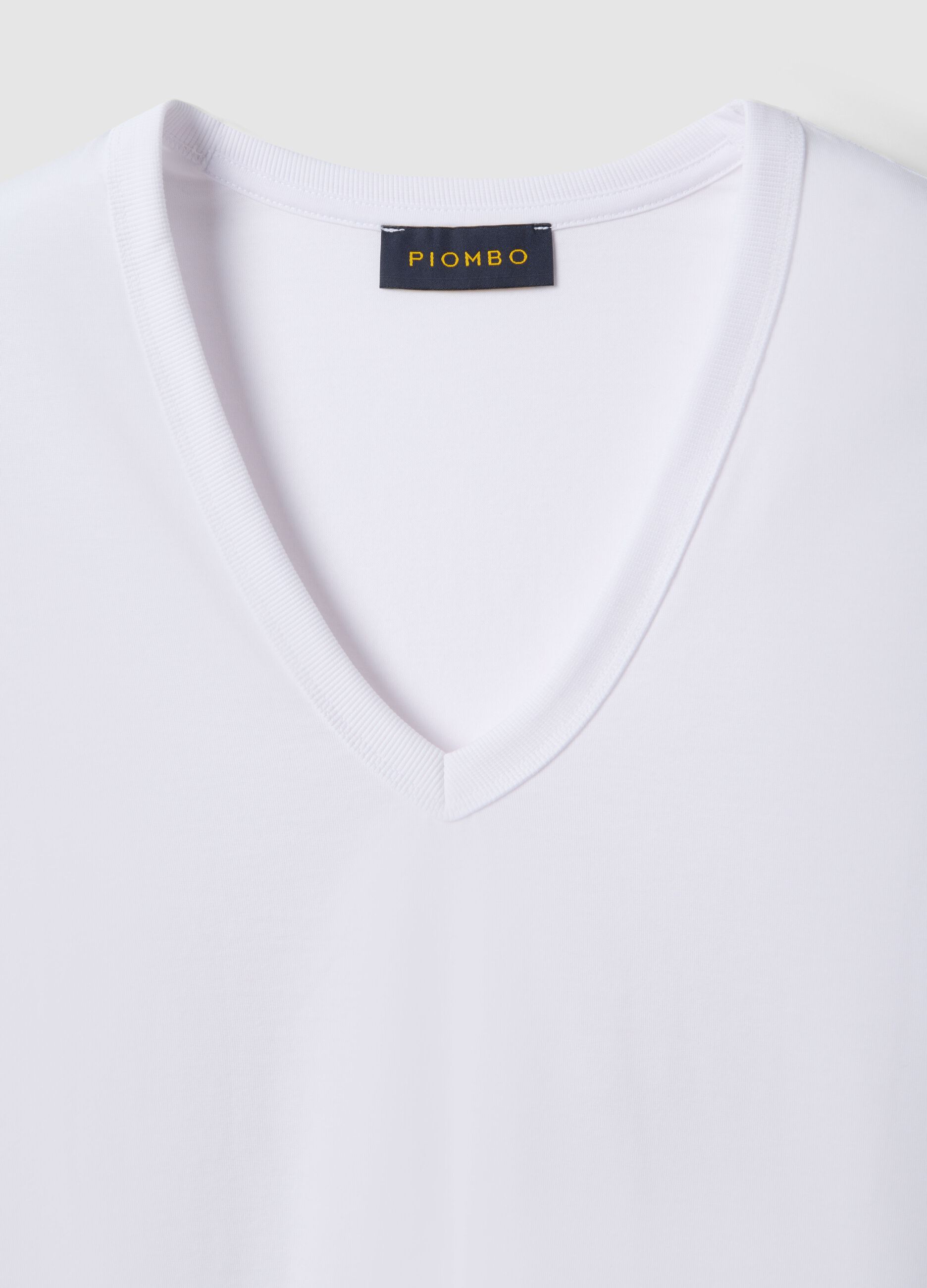 &Lambda;&epsilon;&upsilon;&kappa;ό t-shirt &alpha;&pi;ό &kappa;&alpha;&theta;&alpha;&rho;ό &beta;&alpha;&mu;&beta;ά&kappa;&iota; &kappa;&alpha;&nu;&omicron;&nu;&iota;&kappa;ή &epsilon;&phi;&alpha;&rho;&mu;&omicron;&gamma;ή &beta;&alpha;&theta;ύ V