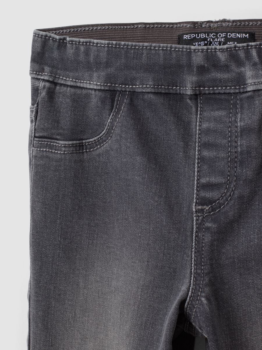 Jeggings grigi flare in cotone e viscosa elasticizzata per bambina_2