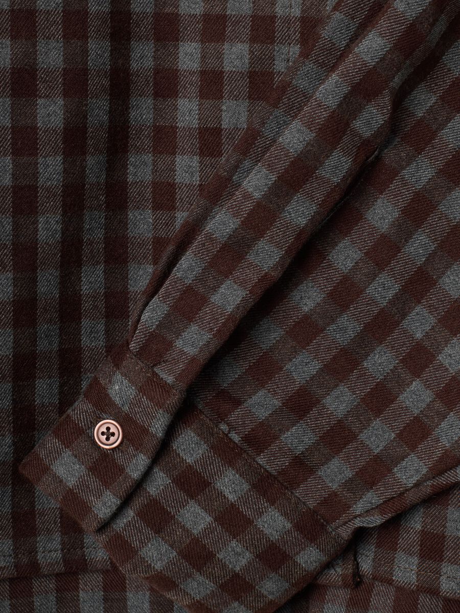 Camicia marrone a quadri in viscosa elasticizzata regular fit_1