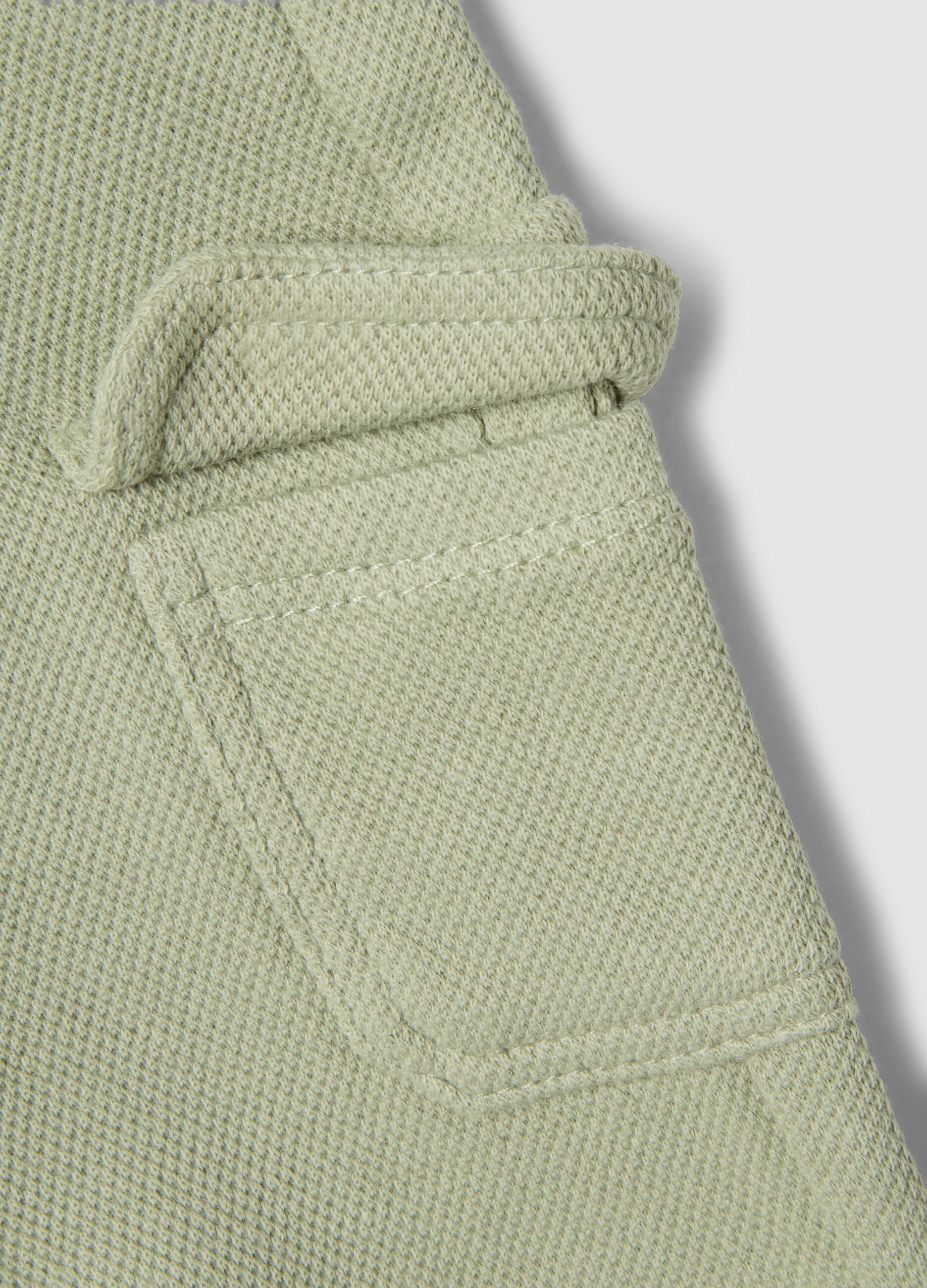 Cal&ccedil;&otilde;es cargo verdes para beb&eacute; em mistura de algod&atilde;o, corte regular