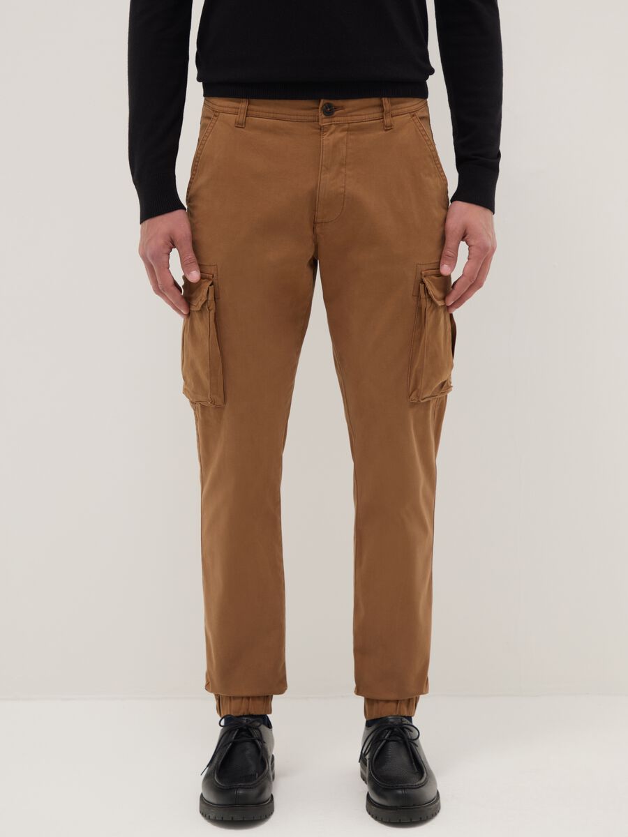 Slim fit brown stretch cotton cargo trousers_1