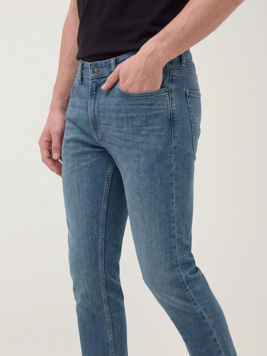 Mid-wash slim-fit stretch cotton jeans_2