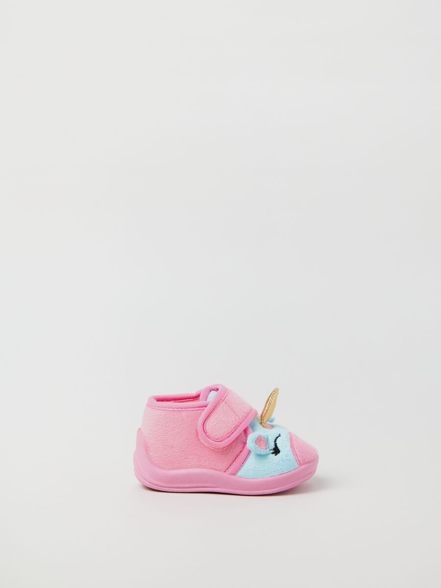 Velour slippers with embroidered unicorn_0