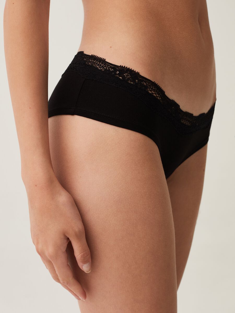 Two-pack knicker shorts with lace trim_3