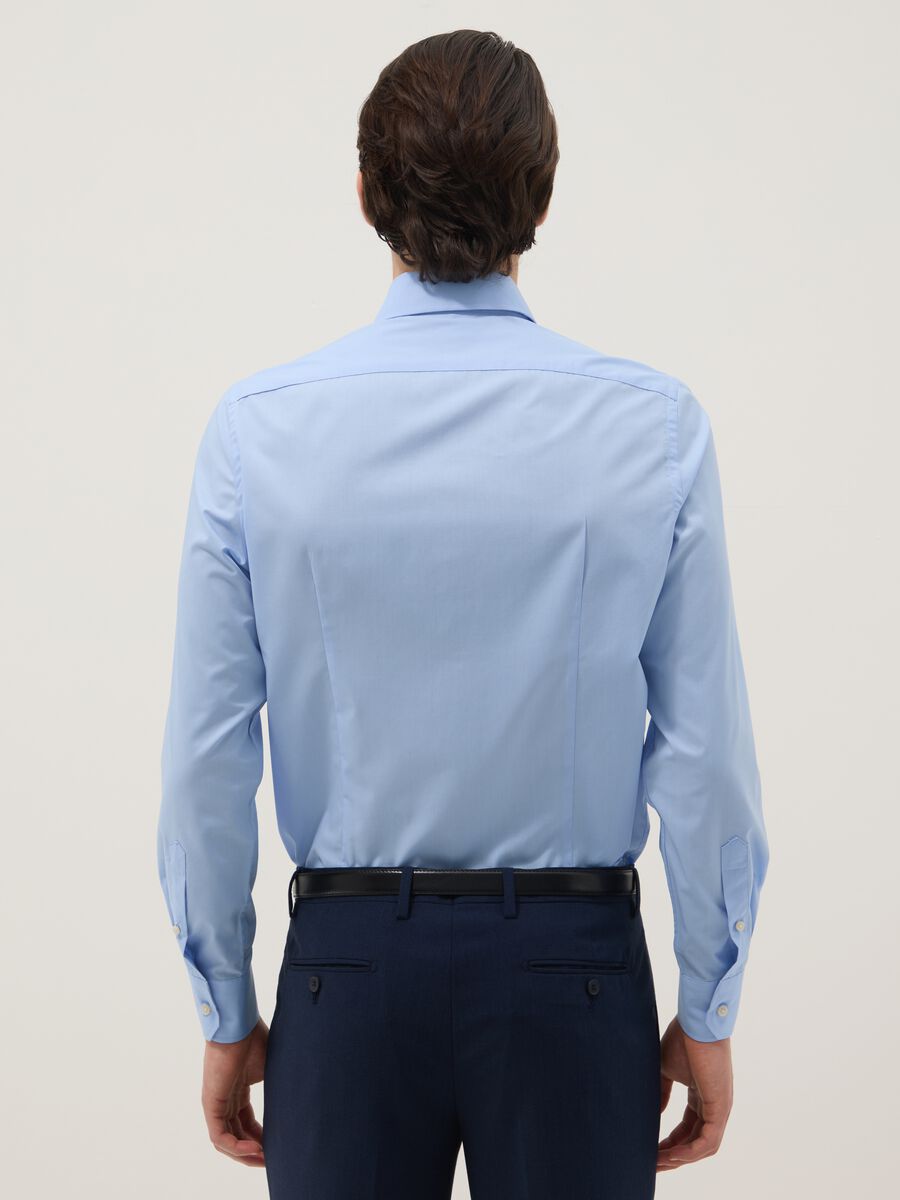 Camisa azul-clara slim fit de manga comprida com colarinho button-down_2