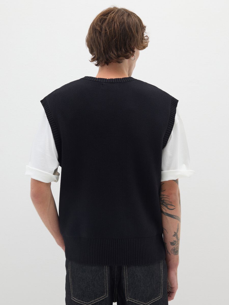 Pure Cotton Black Regular Fit Waistcoat_3