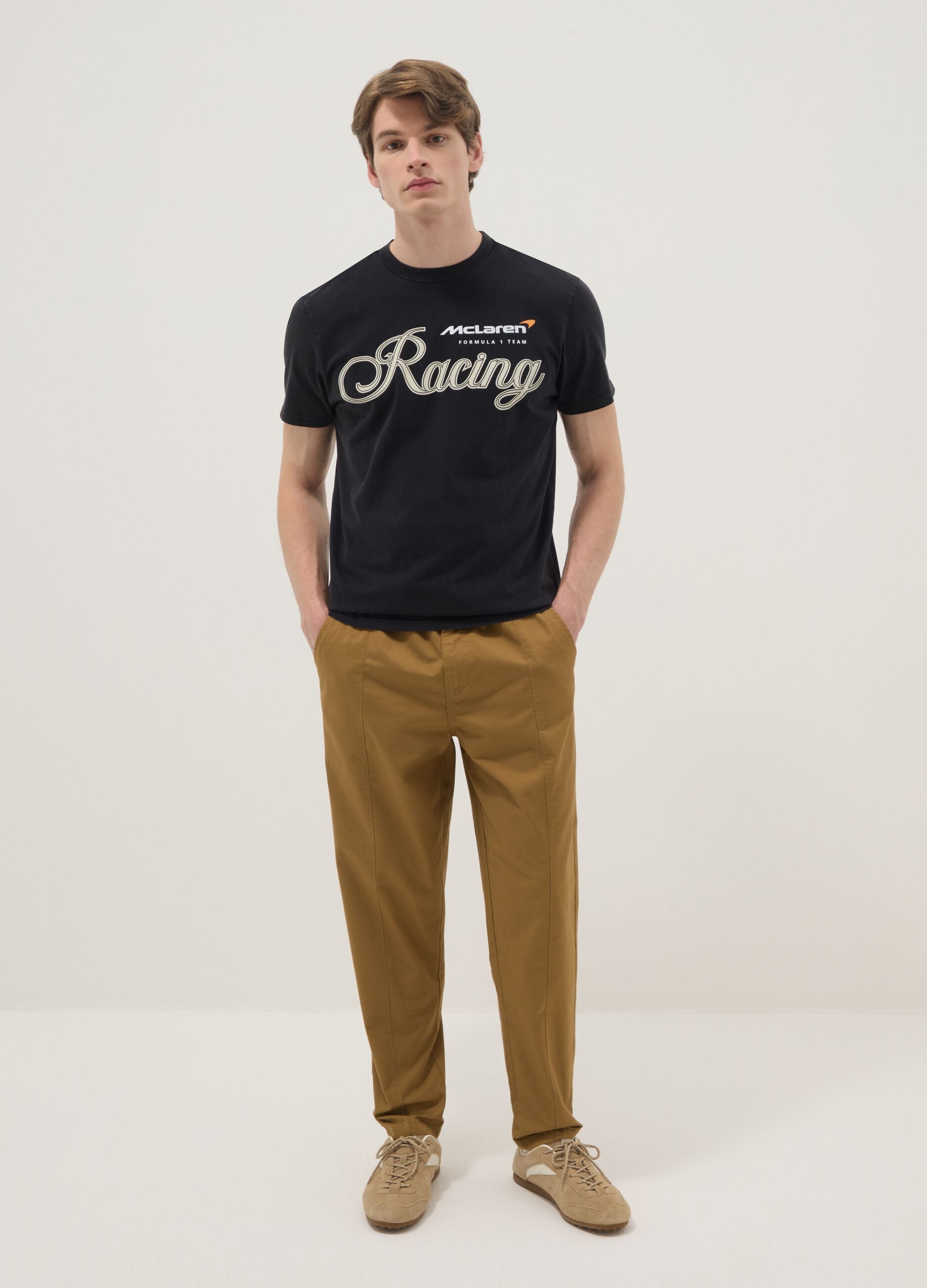 Schwarzes normales Fit T-Shirt aus reiner Baumwolle mit McLaren-Druck