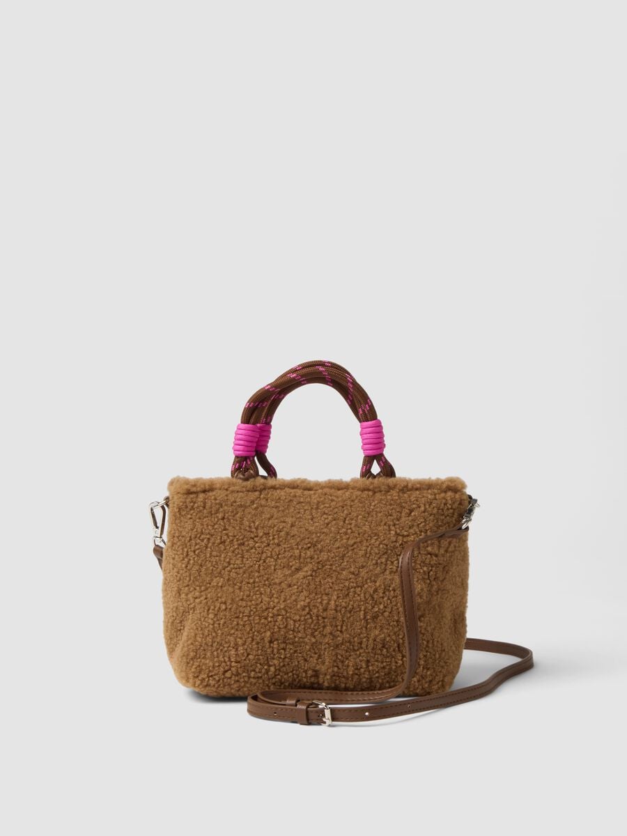 Borsa a mano marrone effetto teddy con tracolla_0