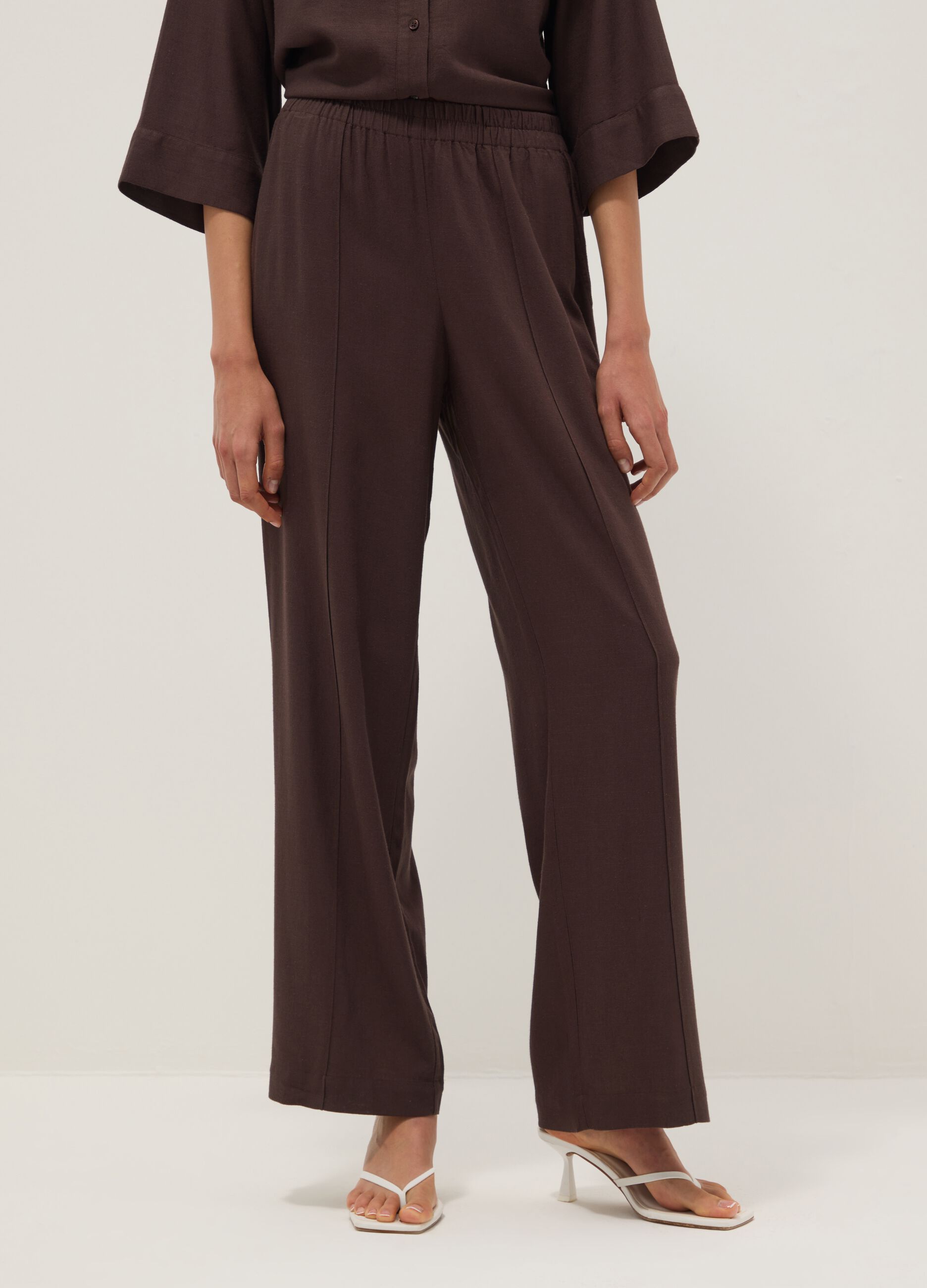 Braune Straight-Fit-Hose aus Viskose-Leinen-Mix