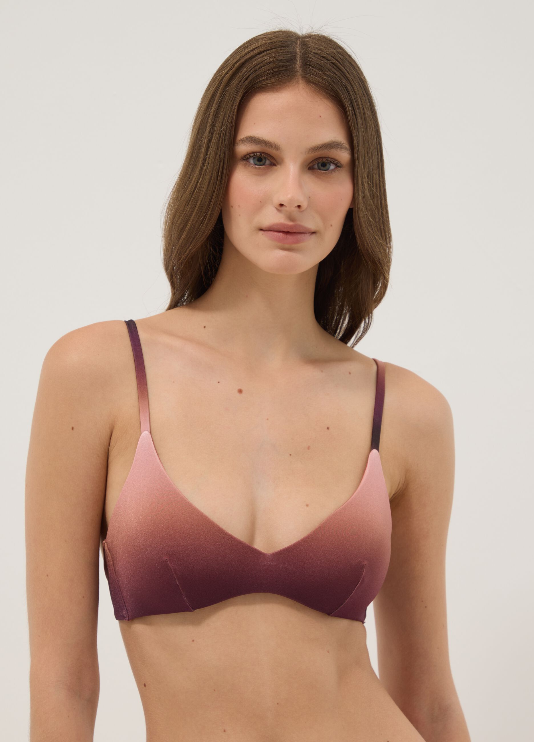 Braunes Bikini-Top aus Stretchmaterial mit Ombr&eacute;-Effekt