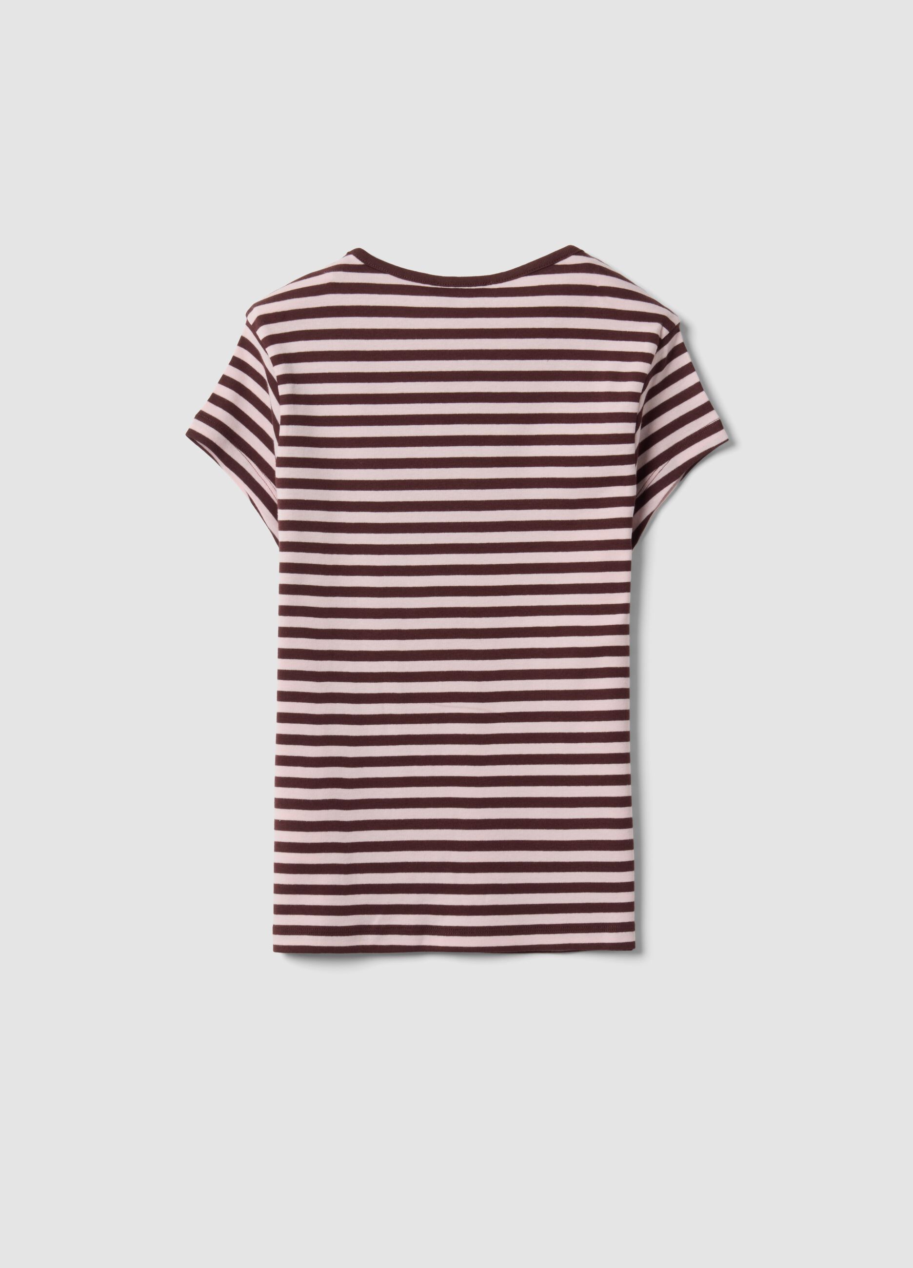 T-shirt castanha &agrave;s riscas em algod&atilde;o puro com gola redonda