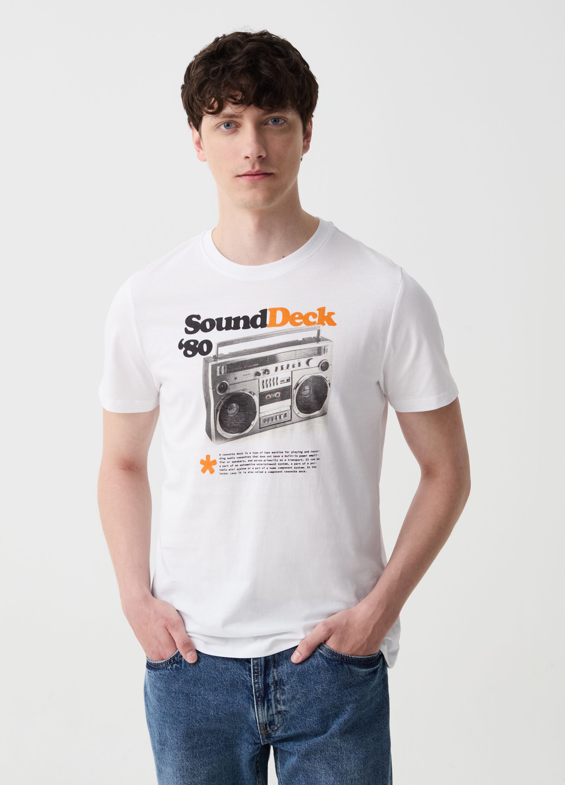 T-shirt with 80s stereo print