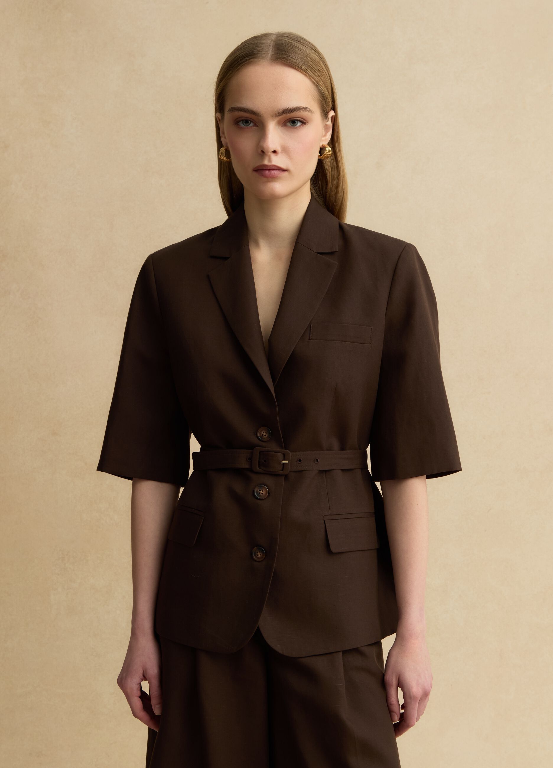 Brauner Blazer im Regular-Fit aus Lyocell- und Leinenmischung mit G&uuml;rtel