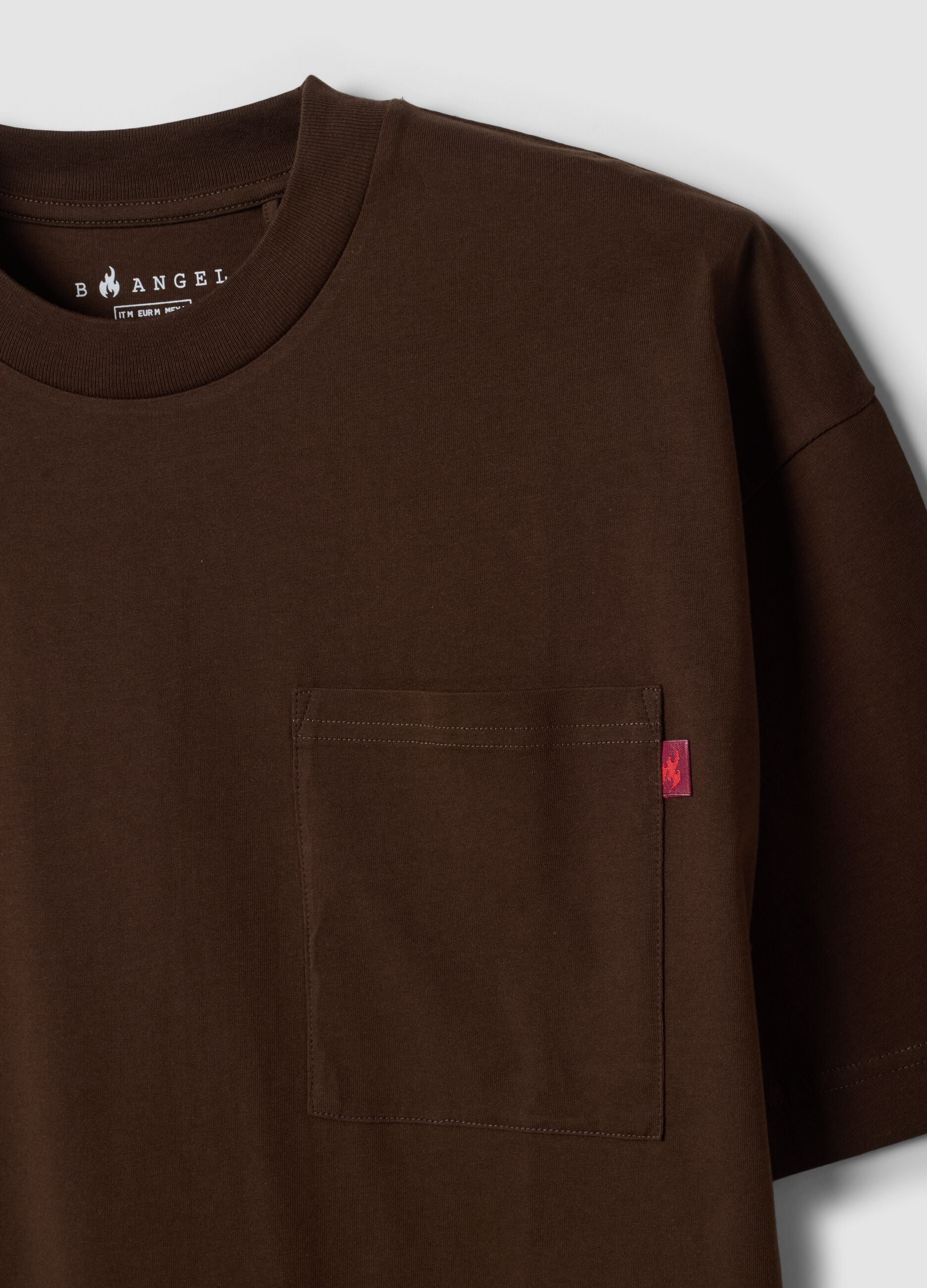 T-shirt marrone in puro cotone con taschino boxy fit
