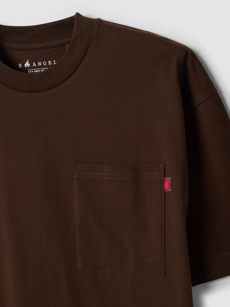 T-shirt marrone in puro cotone con taschino boxy fit_1