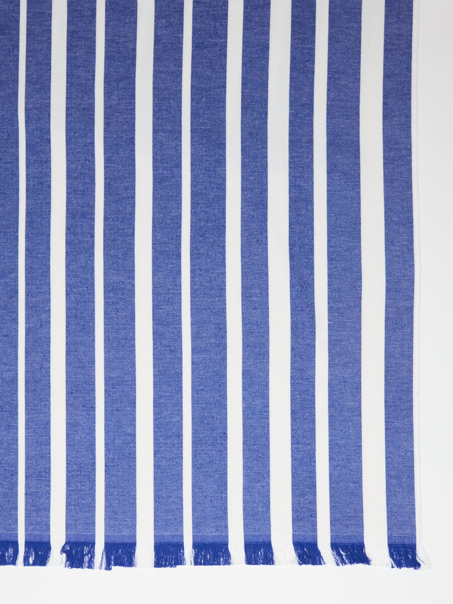 Beach towel with vertical stripes_2
