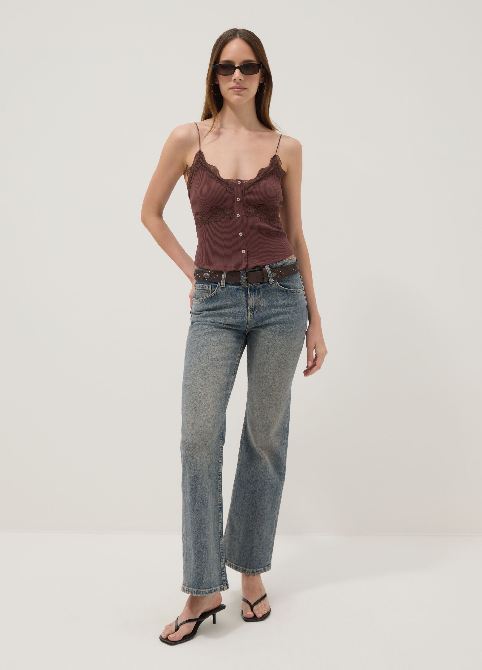 Brown stretch cotton fitted top with lace trim