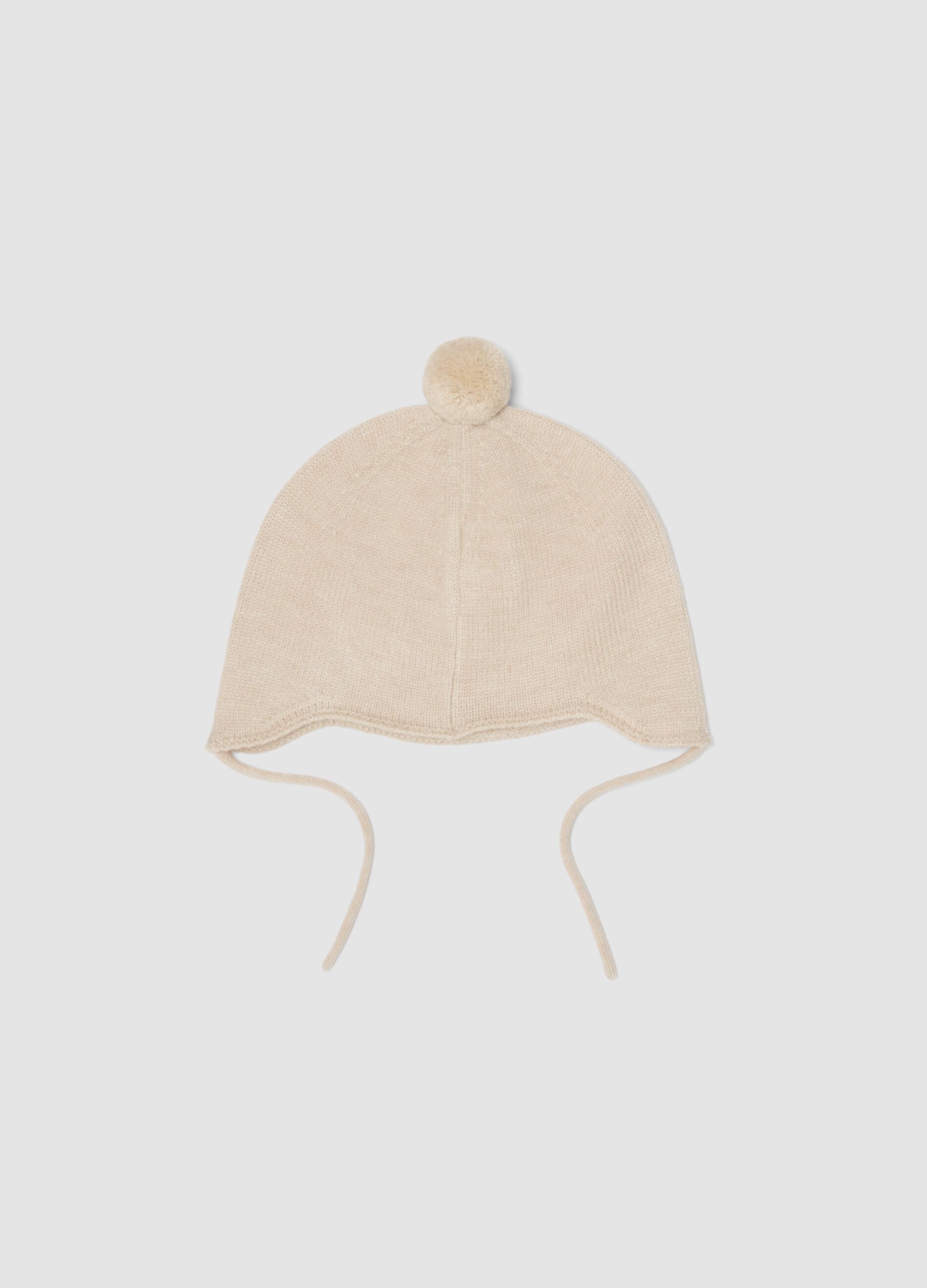 Cappellino beige melange in maglia con pon pon