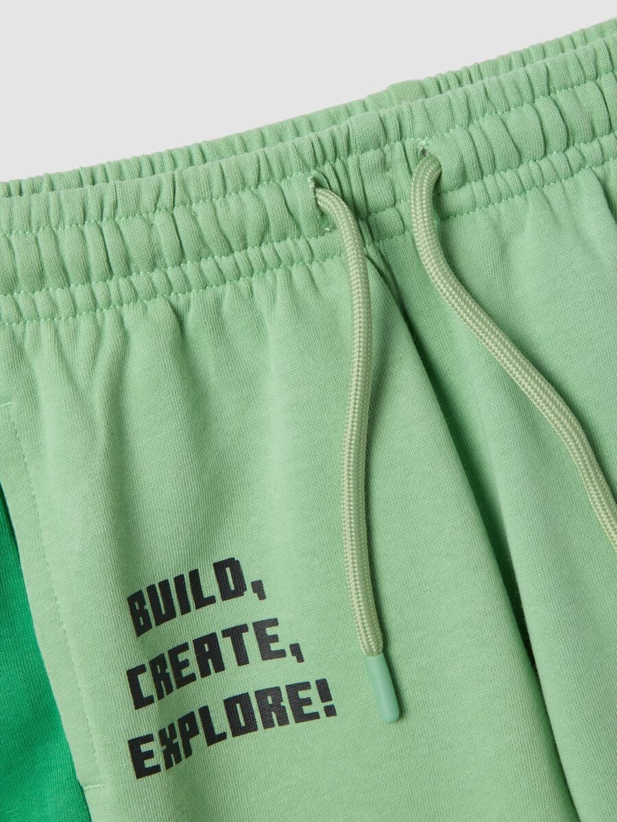 Completo bianco e verde in puro cotone con t-shirt e shorts per bambino over fit_3