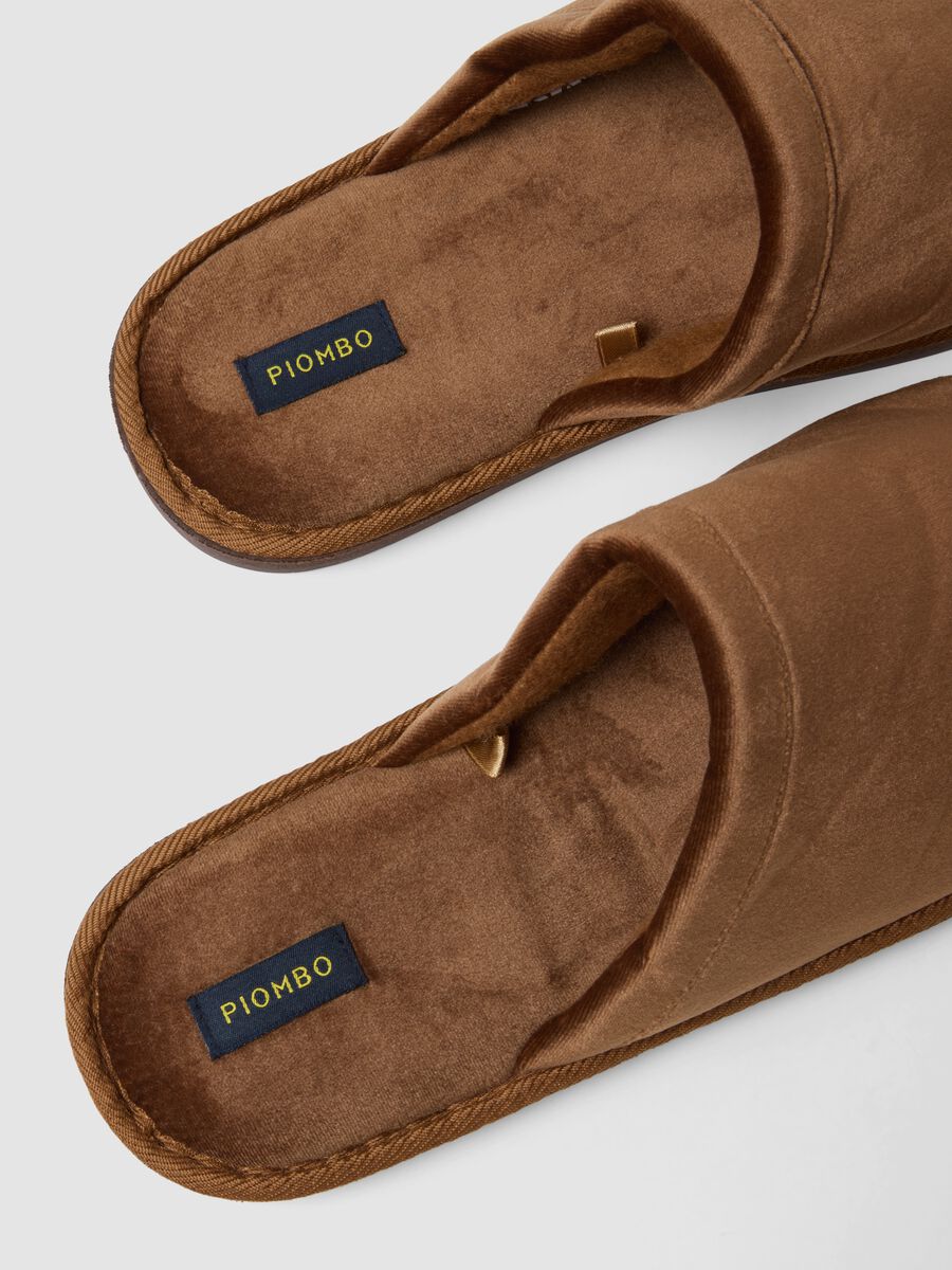 Brown slip-on house slippers with full lining_1