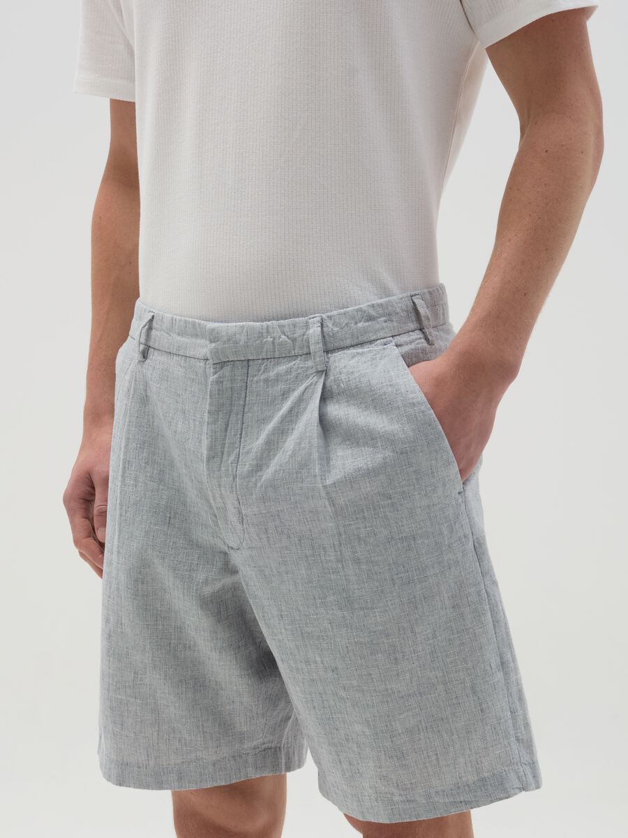 Chino Bermuda shorts with darts in cotton and linen_1