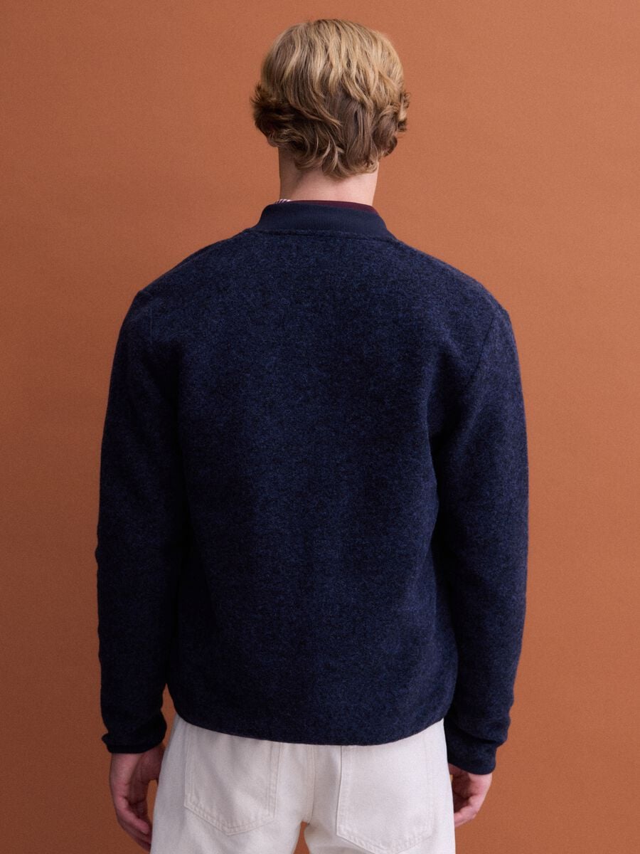 Blaues Sweatshirt aus Wollmix mit Rippkragen_3