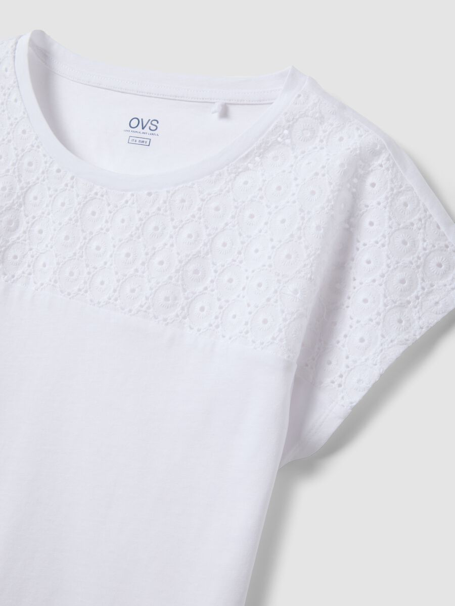 Wei&szlig;es T-Shirt aus reiner Baumwolle mit Lochstickerei, Regular Fit_5