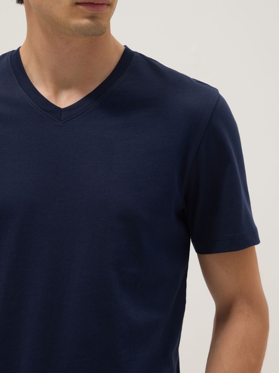 Blue pure cotton regular fit V-neck t-shirt_3