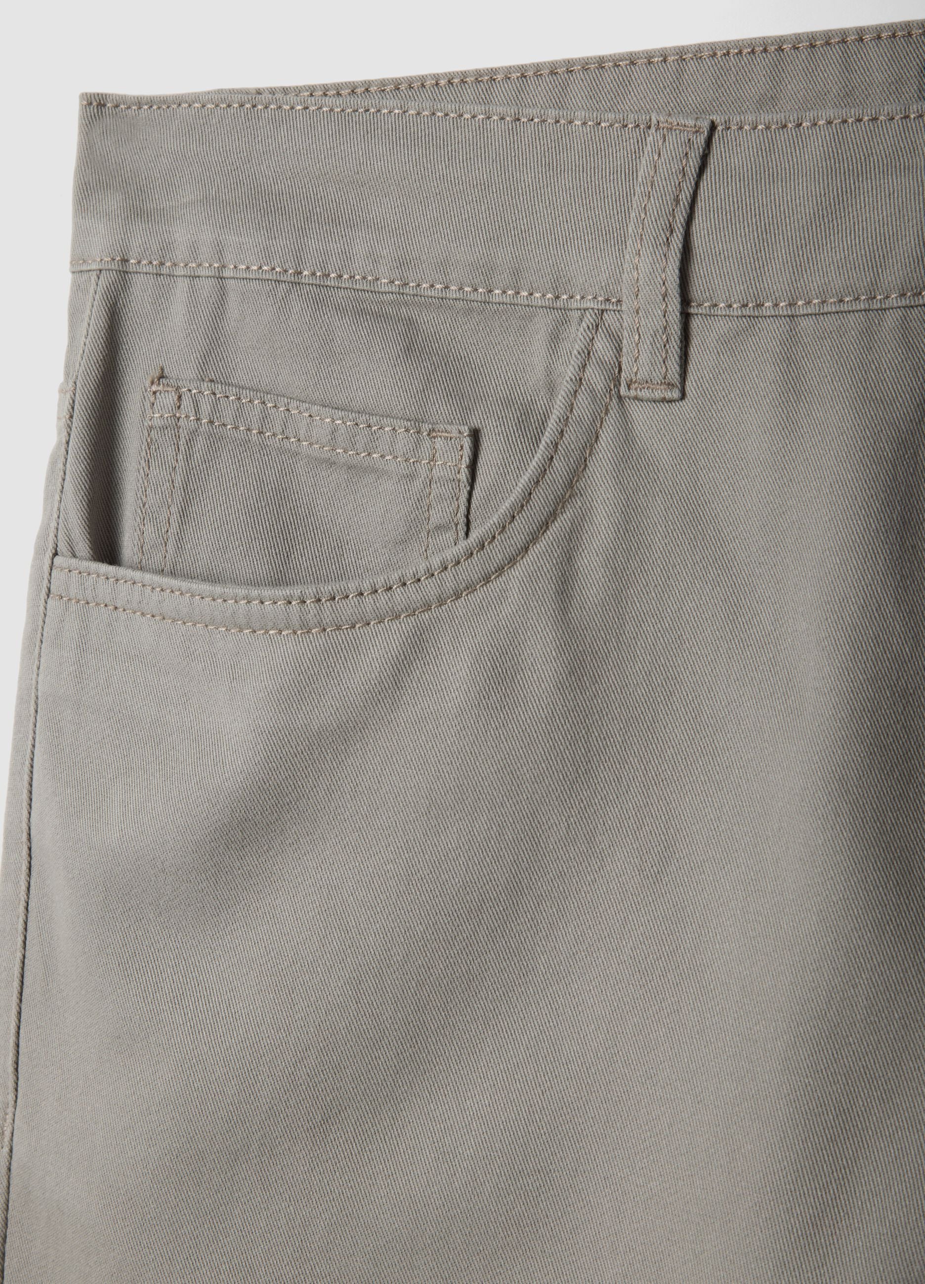 Graue Shorts aus reiner Baumwolle