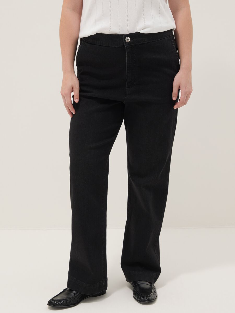 Weit geschnittene Jeans aus schwarzem Stretch-Baumwolle_1